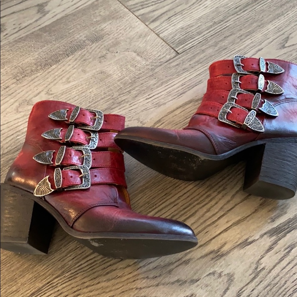 Circle G red booties